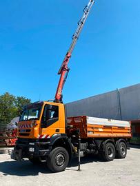 Motrice Iveco Trakker 3 assi con Gru Palfinger