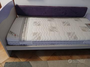 Letto singolo ragazza