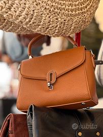 Borsa a mano in pelle marrone chiaro-Elegantee