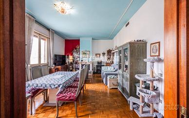 Spazioso appartamento in bifamiliare al 2° piano c