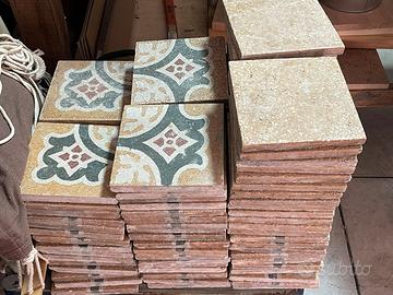 Pavimento mattonelle 20x20 in graniglia