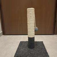 Tiragraffi per gatti – base stabile, con pallina