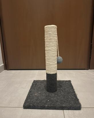 Tiragraffi per gatti – base stabile, con pallina