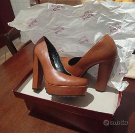 Décolleté con plateau taglia 37.Vera pelle 