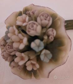 Piccolo mazzolino di fiori in ceramica