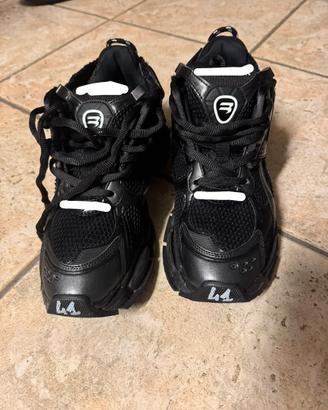 Balenciaga runner
