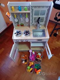 Cucina giocattolo con accessori
