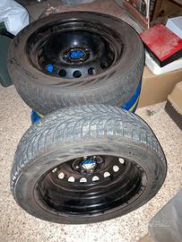 Cerchi ferro con pneumatici