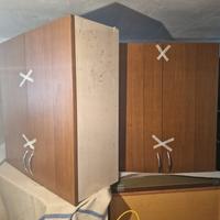 Cucina con frigorifero 