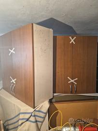 Cucina con frigorifero 