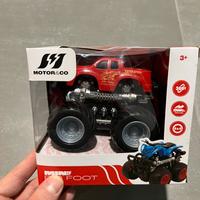 Macchina jeep giocattolo