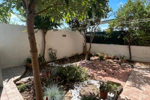 Trilocale al piano terra con giardino e posto auto