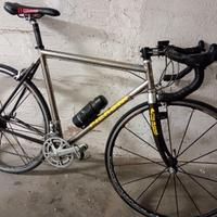 bicicletta da corsa in titanio marca pieroni
