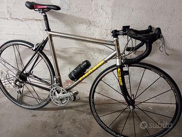 bicicletta da corsa in titanio marca pieroni