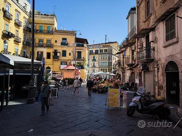 NEGOZIO A NAPOLI