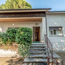 Villa singola con giardino e garage, Fano. F/041