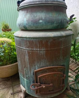 Caldaia in rame antica