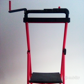 Scaletto usato in ferro.Girevole con ruote e manov