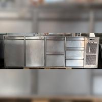 Tavolo frigorifero armadiato