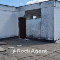 LOCALE ULTIMO PIANO CON TERRAZZO