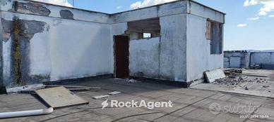 LOCALE ULTIMO PIANO CON TERRAZZO