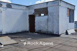 LOCALE ULTIMO PIANO CON TERRAZZO