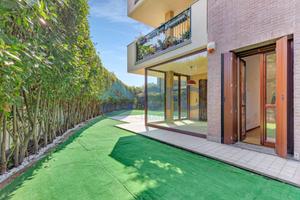 Appartamento di 180 m² con 4 locali e box auto a B