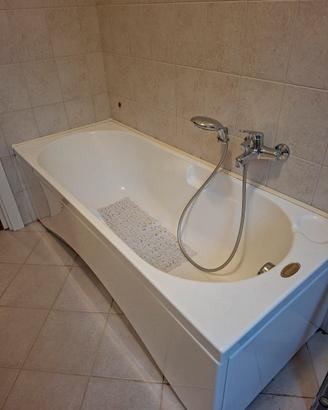 vasca jacuzzi in buono  stato
