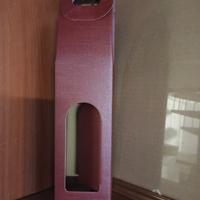 scatola  da una bottiglia bordeaux 