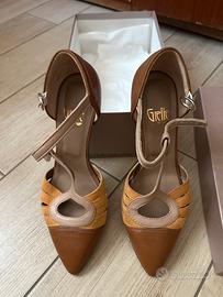 Scarpa con tacco