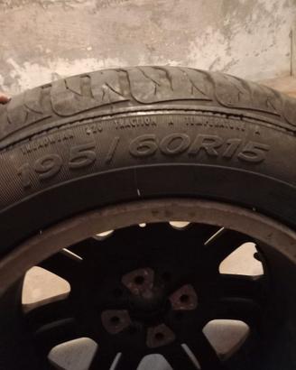 N°4 gomme estive su cerchio SAVA misure 195/60R15