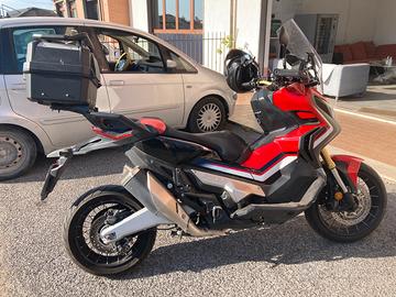 X adv 750