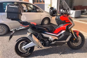 X adv 750