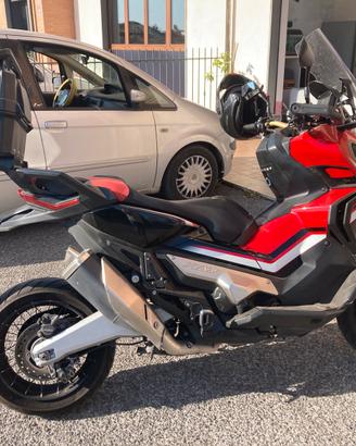 X adv 750