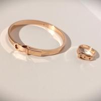 Set gioielli (bracciale rigido e anello)