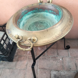 Braciere di rame con piede