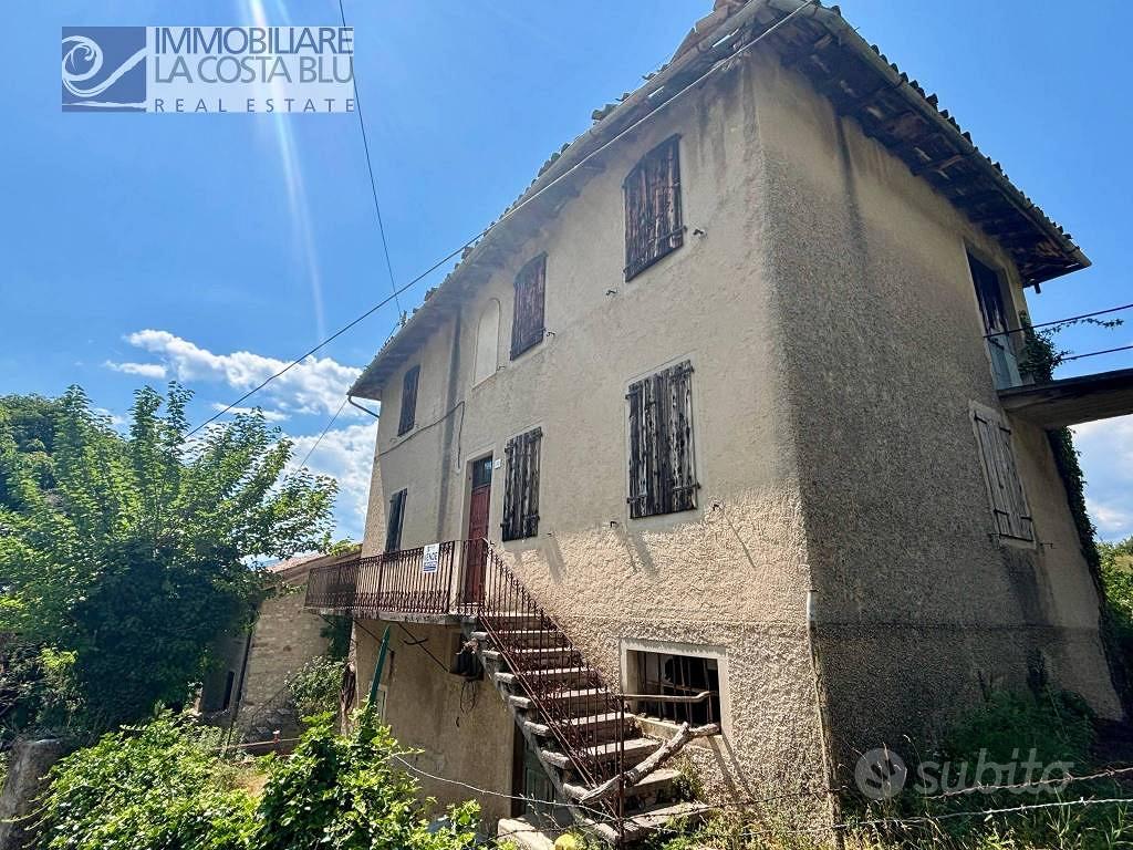 Rustico / Casale di 250 m² con più di 5 locali a M - Vista 2