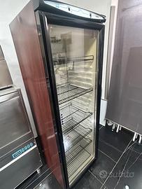 Vetrina vini +8 + 16 •C   refrigerata marrone