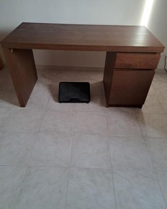 scrivania e cassettiera