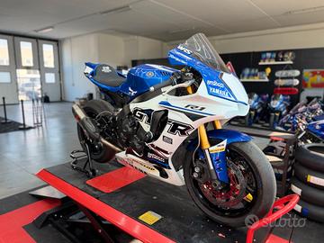 Yamaha YZF R1 PRONTO PISTA! OHLINS! PERMUTE!