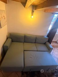Divano in tessuto semi nuovo