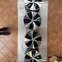 Set di n. 4 cerchi in lega originali Volvo da 18"