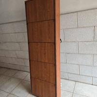 scarpiera a muro in legno con cassetti apribili
