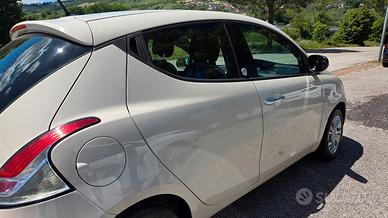 LANCIA Y USATA FULL OPTIONAL ECCELLENTI CONDIZIONI