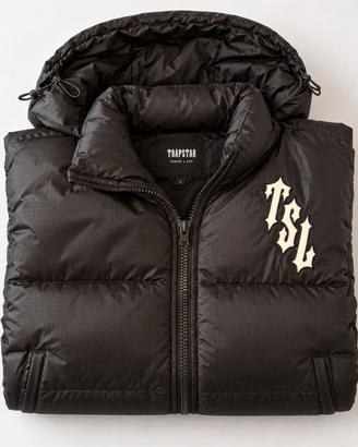 Total Black con Logo Gotico, Stile Techwear Hype