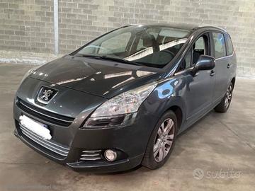 PEUGEOT 5008 1.6 HDi 115 CV 7 POSTI
