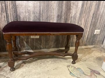 Sgabello lungo in velluto melanzana