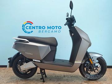 Nmoto NCF S : l'e-scooter che ti porta anche in au