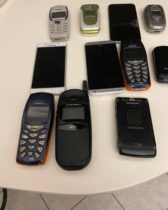 11 cellulari vintage Iphone, samsung, nokia