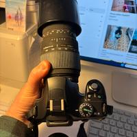 Reflex Pentax K-X con due obiettivi